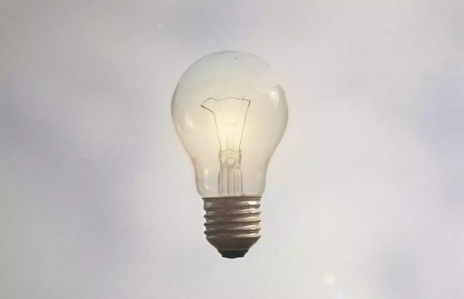 A light bulb showing the opportunities offered by a carbon accounting.