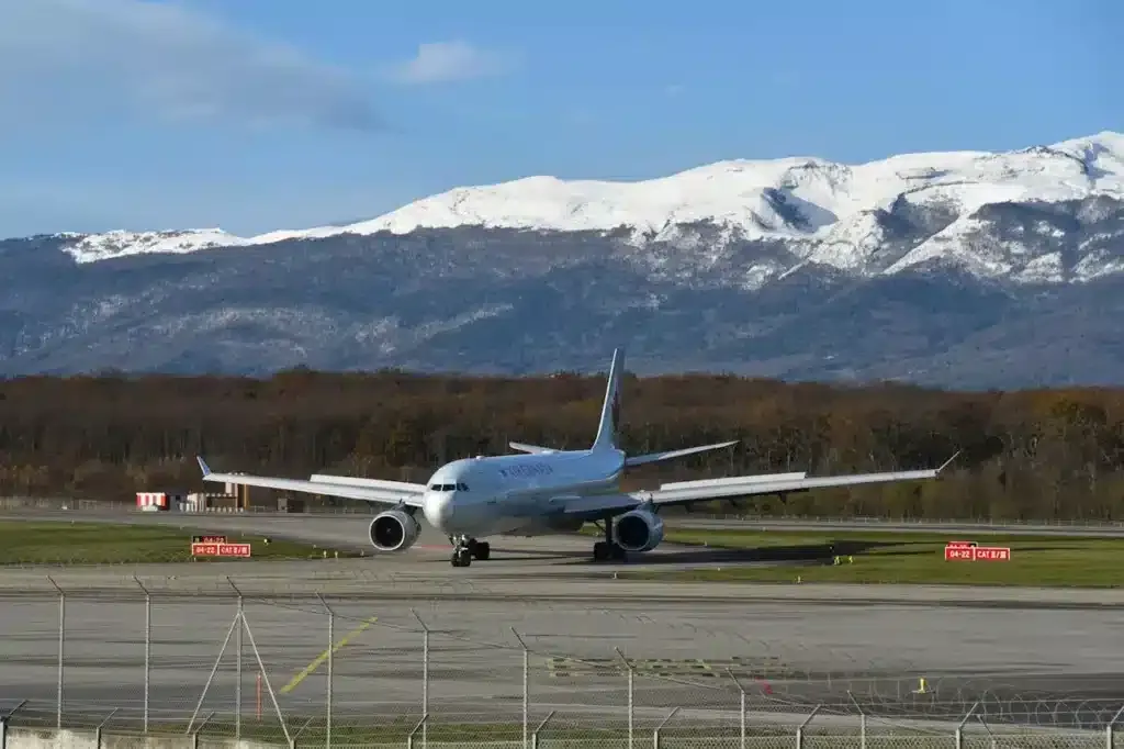 Decarbonizing Aviation: Challenges and Levers